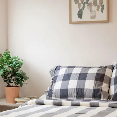 Charming 2Br Casita In Front Of Park Apartment
